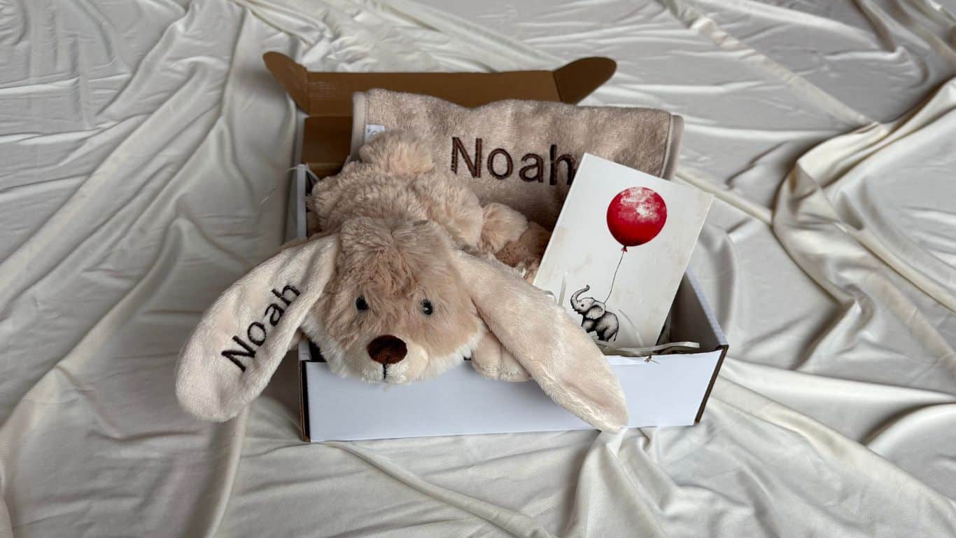 Kraamcadeau geborduurd